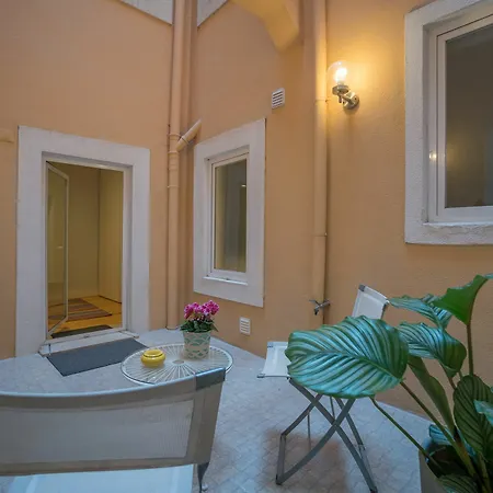 Apartment Elegant And Cozy Apartment Lisbon